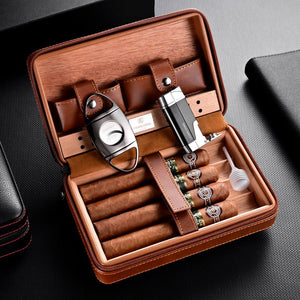 Cave de voyage en cuir gainé, équipée de son coupe - cigare et de son briquet tempête -