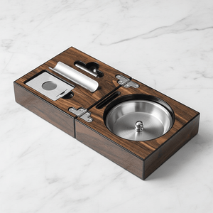 Coffret cendrier à cigares en bois laqué finition noyer, équipé d'un coupe - cigare et d'un perce - cigare -