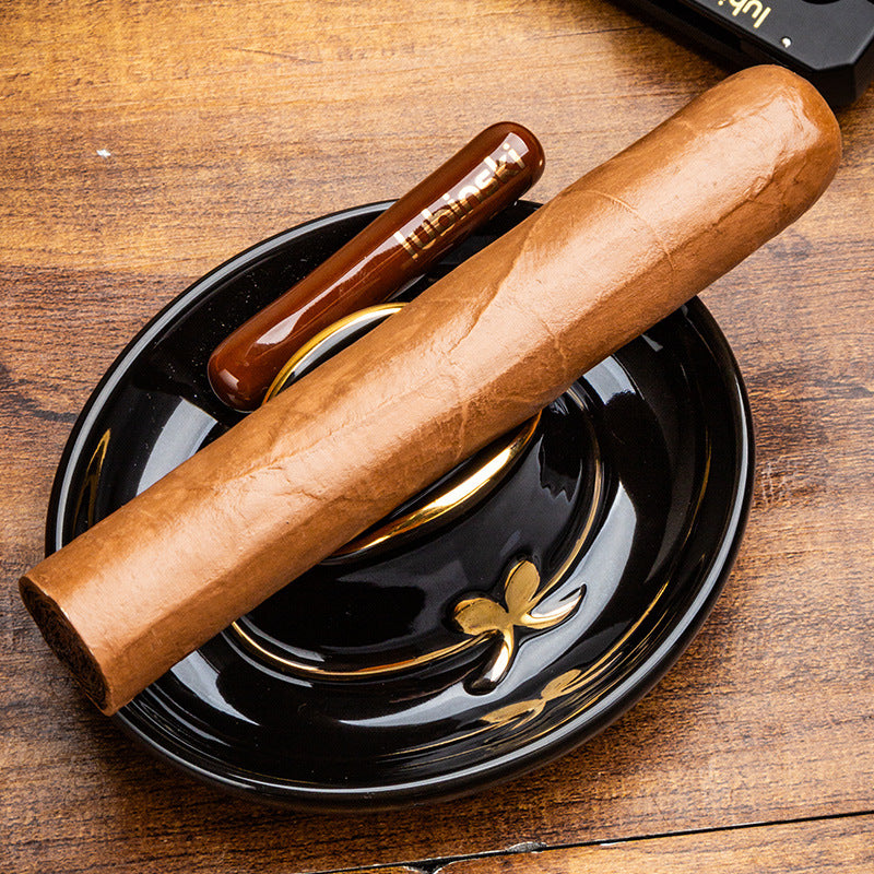 Repose-cigare nomade en céramique au design de chapeau de cowboy