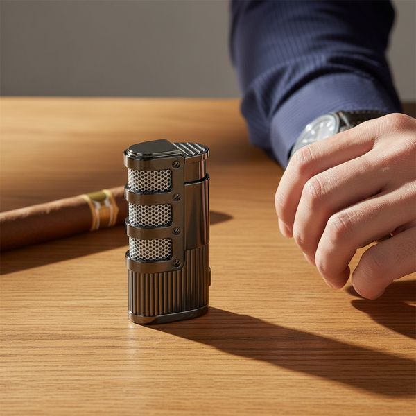 Briquet pour cigare en métal brossé à triple flamme rigide