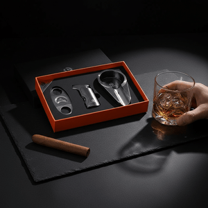 Coffret d'accessoires pour cigare en acier inoxydable, comprenant coupe - cigare, briquet et cendrier - 