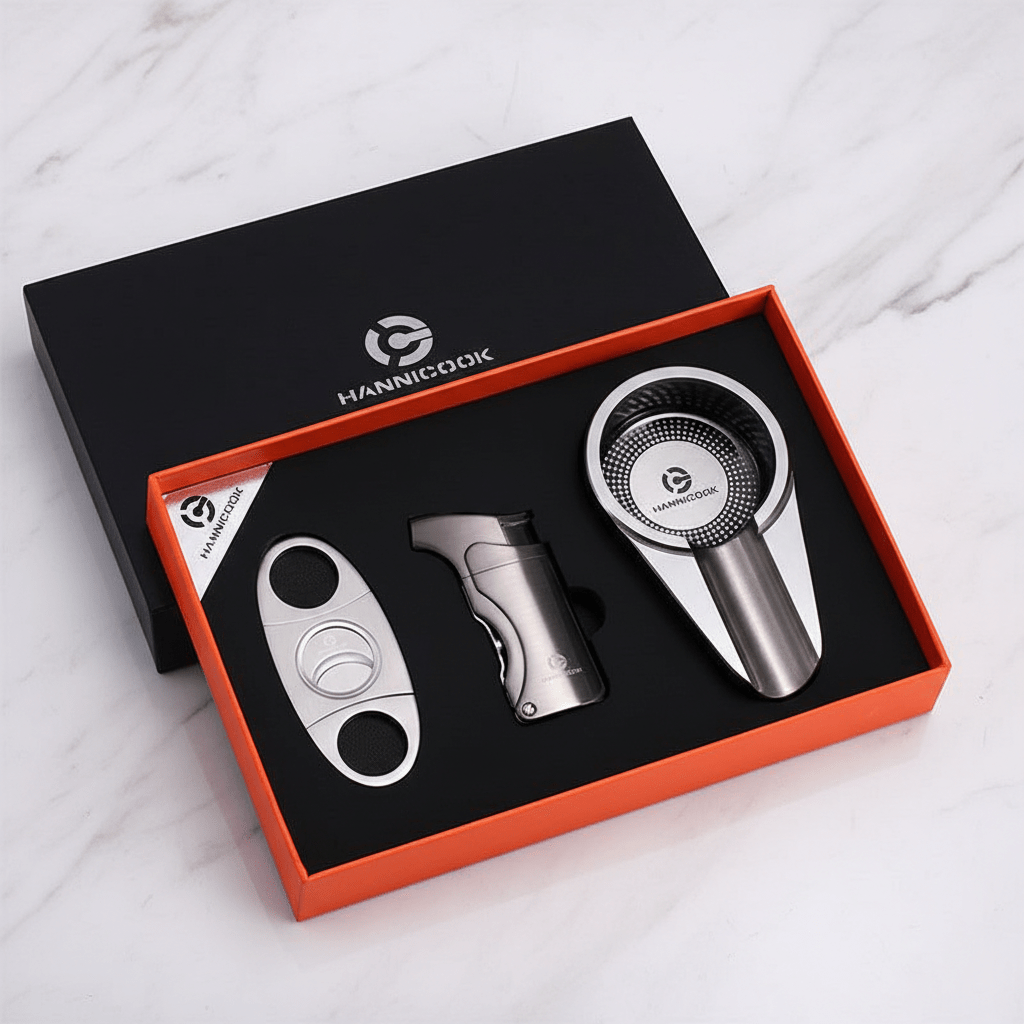 Coffret d'accessoires pour cigare en acier inoxydable, comprenant coupe - cigare, briquet et cendrier - 